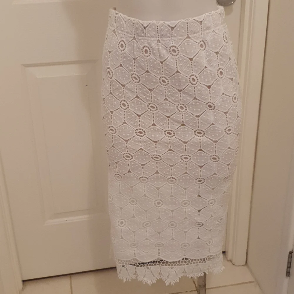 Absolutely Gorgeous Set Skirt and Crop Top - Picture 3 of 12